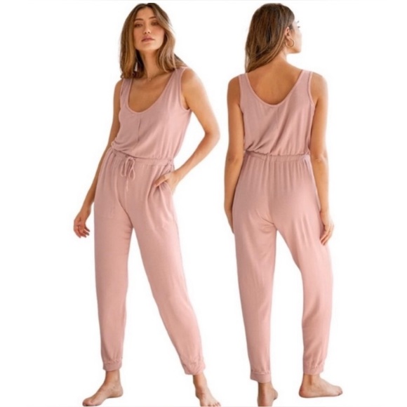 NYTT Blush Jumpsuit - Picture 3 of 5